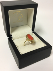 14 K Antiek Gouden Gravé Ring Cabochon Geslepen Bloedkoraal