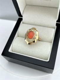 14 Karaat Antiek Gouden Ring Ovaal Cabochon Geslepen Bloedkoraal