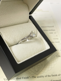 Witgouden Solitair Ring 0.63 Briljant Geslepen Diamant  VVS2 Incl. AIG Diamond Certificaat