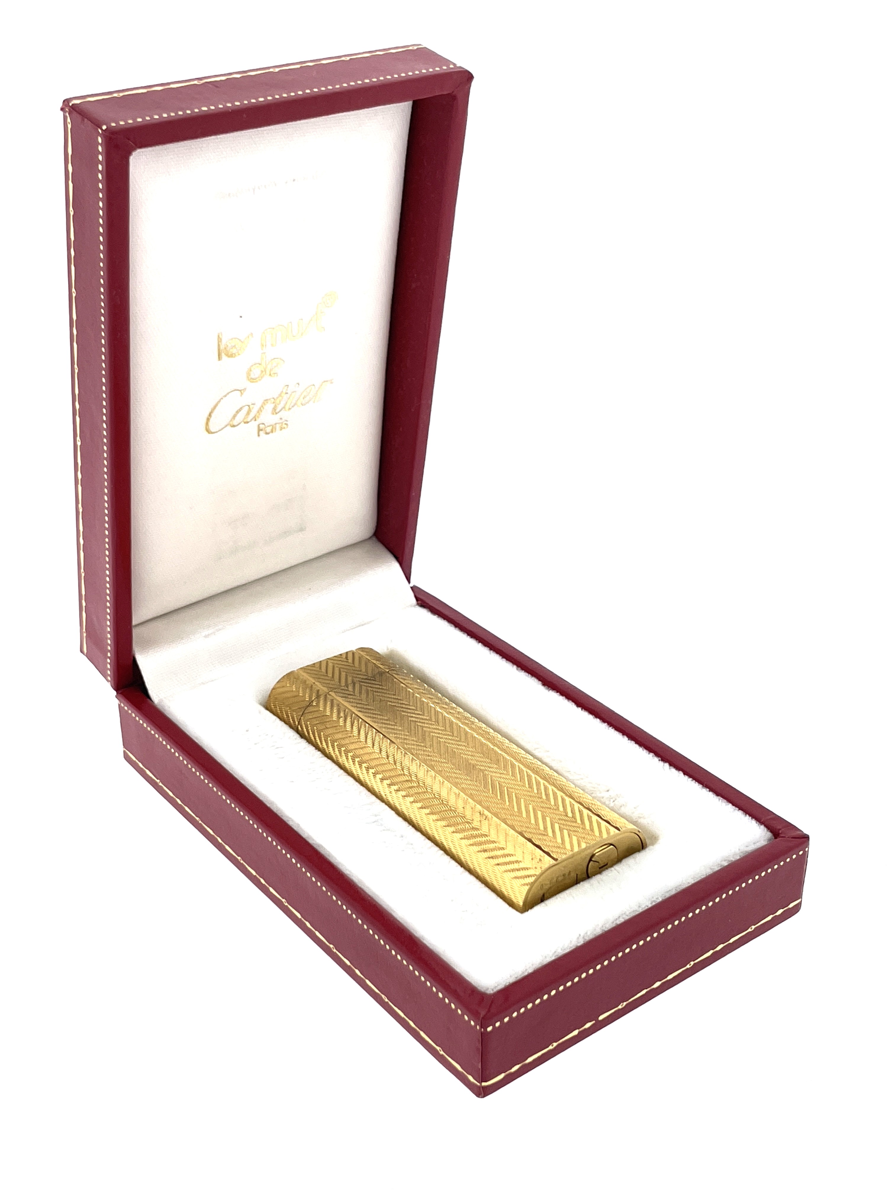 Les Must de Cartier Vintage Aansteker Vermeil Briquet Oval  Guilloché a Motif de Chevrons
