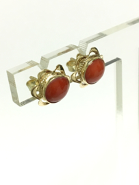 Antiek 14 K Gouden Oorstekers Cabochon Geslepen Bloedkoraal