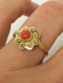Antiek 14 K Gouden Rozet Ring Cabochon Geslepen Bloedkoraal