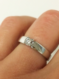 14 K Witgouden Band Ring 0.15 crt Briljantgeslepen Diamant H/VS1