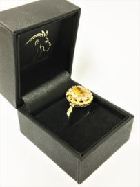 14 K Gouden Entourage Ring Ovaal Geel Saffier / Briljantgeslepen Witte Saffier