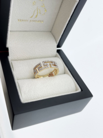 14 K Gouden Ring Versace Motief ca 0.30 ct Briljant Geslepen Diamant