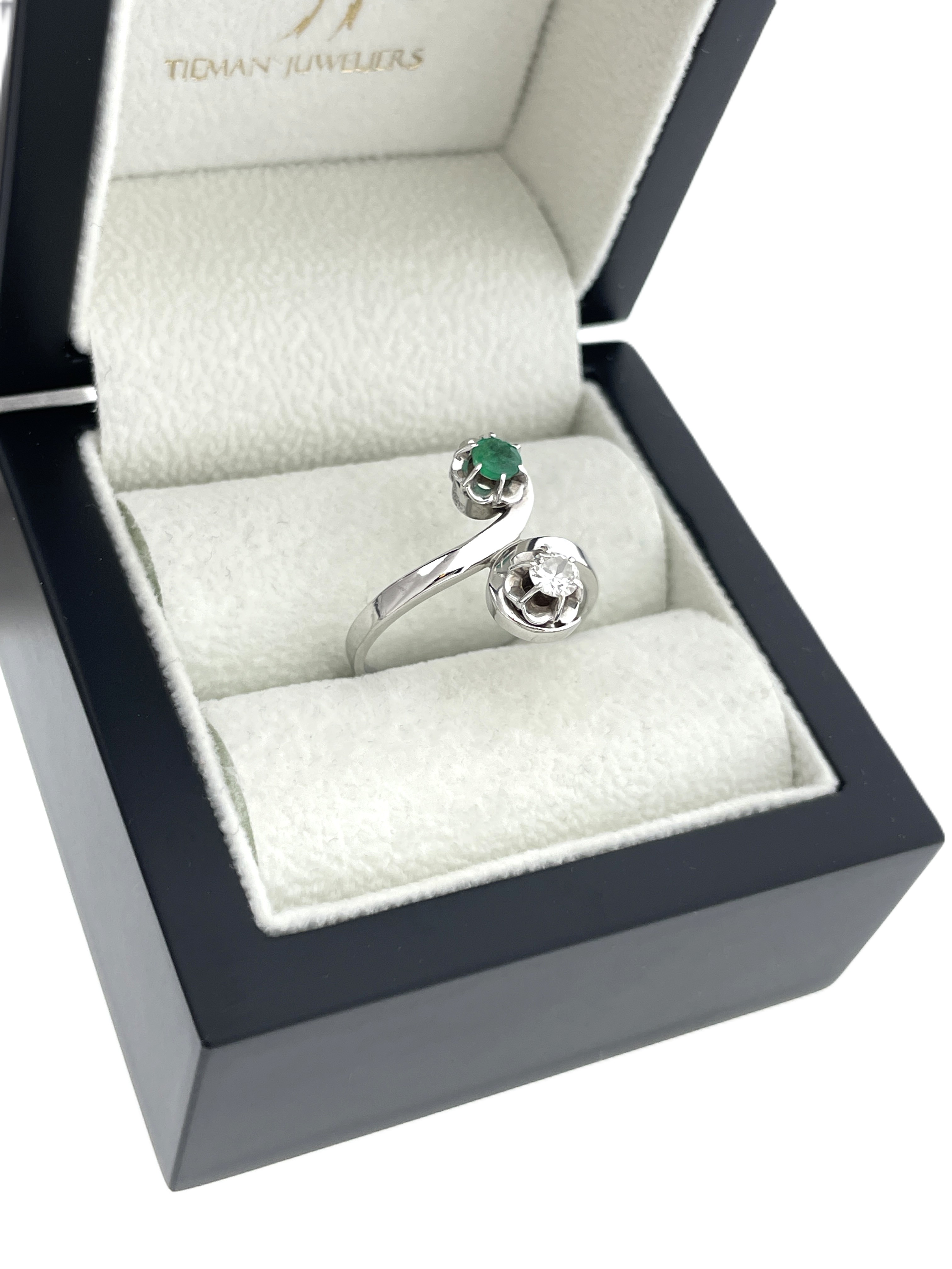 14 Karaat Witgouden Slagring 0.20 ct Briljant Geslepen Diamant / Smaragd