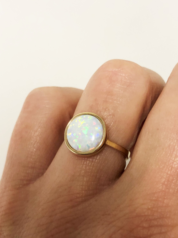 14 K Gouden Ring Rond Cabochon Geslepen Opaal - 17.5 mm | Gouden Dames  Ringen | TIEMAN JUWELIERS - Goud verkopen Enschede Almelo Hengelo Overijssel