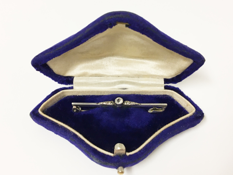 Antiek Handvervaardigd Zilveren Broche in Antiek Cassette - 1920