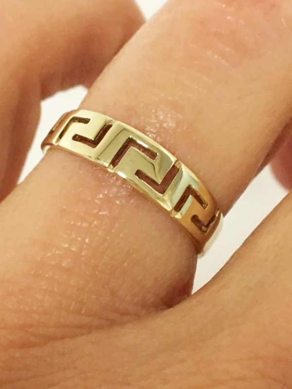 Necklet Aanvulling schattig 14 K Gouden Versace Ring (Meander) | Dames Ringen Verkocht | TIEMAN  JUWELIERS - Goud verkopen Enschede Almelo Hengelo Overijssel