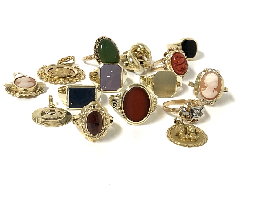 Stapel genoeg Voorzien Assortiment tweedehands sieraden Enschede. Occasion sieraden. Gebruikte  sieraden. Gouden sieraden. Gouden sieraad verkopen. Gouden sieraad kopen.