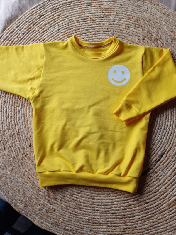 Happy sweater geel