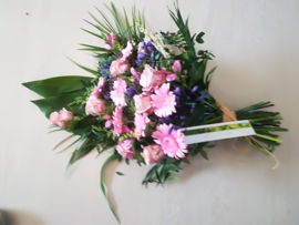 rouwboeket paars/roze (op foto middel formaat)