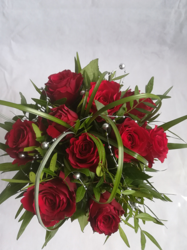 Hedendaags Bruidsboeket rode rozen bolletje | Bruidswerk | Mariska's YE-92