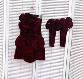 BURGUNDY FLOWER WITH SLEEVES