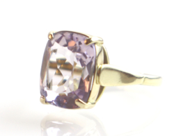 Vintage gouden ring met violette spinel, jaren ‘30/’40.