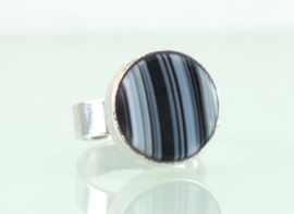 Vintage zilveren ring met streep-agaat