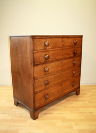 Antieke Engelse commode met schrijfcompartiment