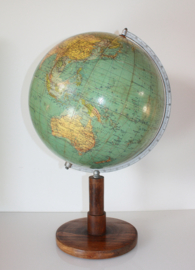 Vintage globe op standaard, ca. 1938