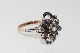 Antieke 18 karaat gouden Art Nouveau ring met parel en diamantjes