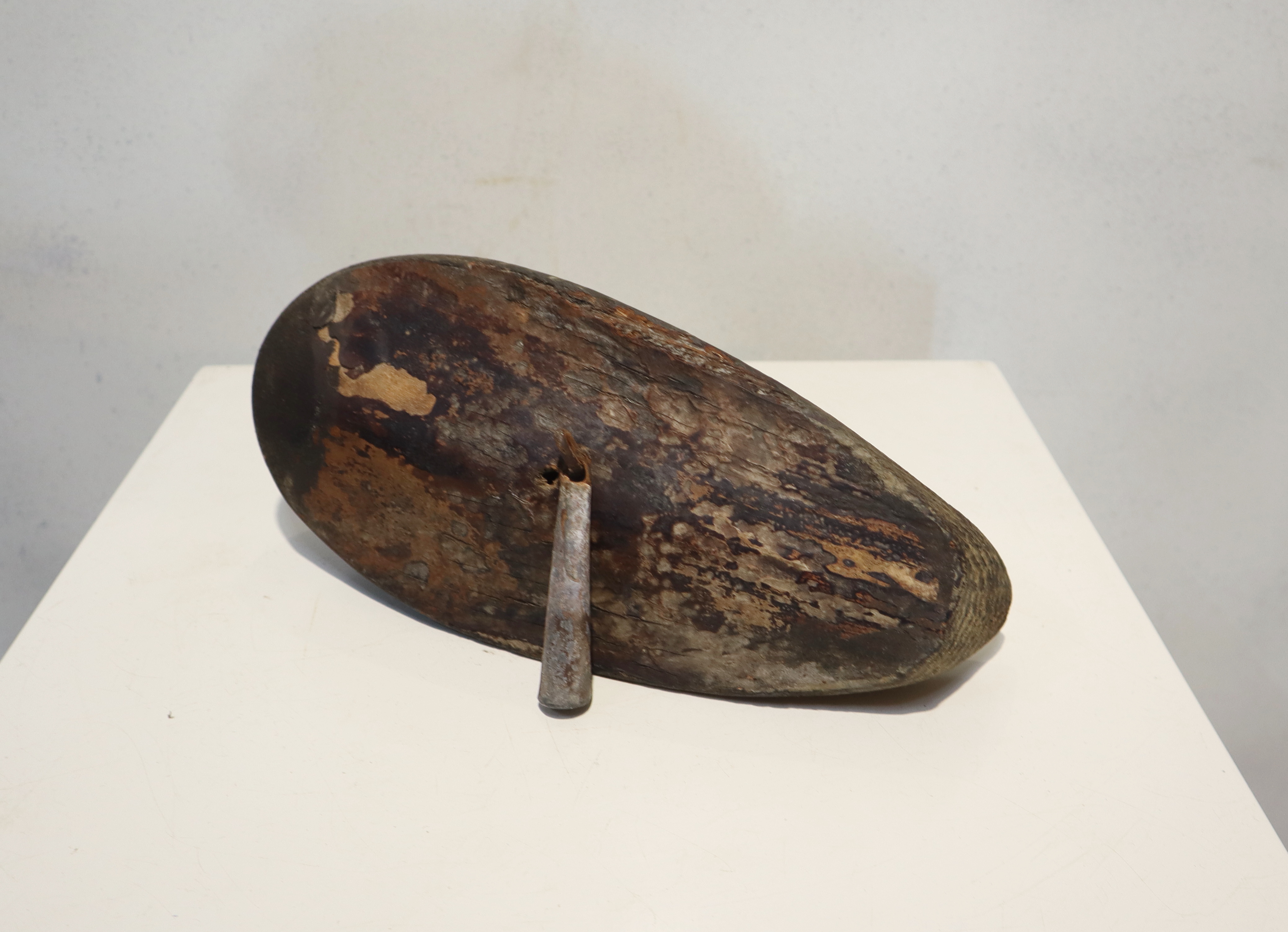 Oude houten lokeend