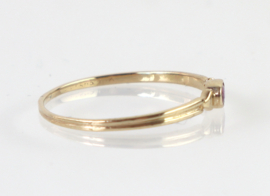 Antieke gouden ring met robijn