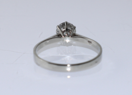 Vintage witgouden solitairring met grote diamant