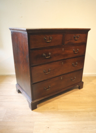 Antieke Engelse commode, 18e eeuw
