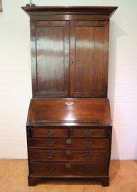 Antieke Engelse secretaire met boekenopstand, 18e eeuw.