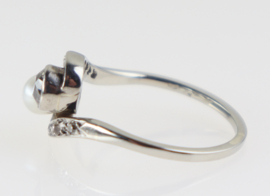 Antieke witgouden ring 'Toi et Moi' met parel en diamant