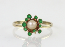 Gouden ring met parel en groen emaille