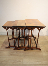 Antiek mimisetje/Quartetto tafels, 19e eeuw.