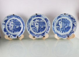 Drie Chinees porseleinen borden, Kangxi 1661-1722