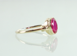 Antieke gouden ring met robijn