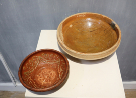 Twee aardewerk schalen