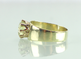 Gouden ring met grote groene saffier