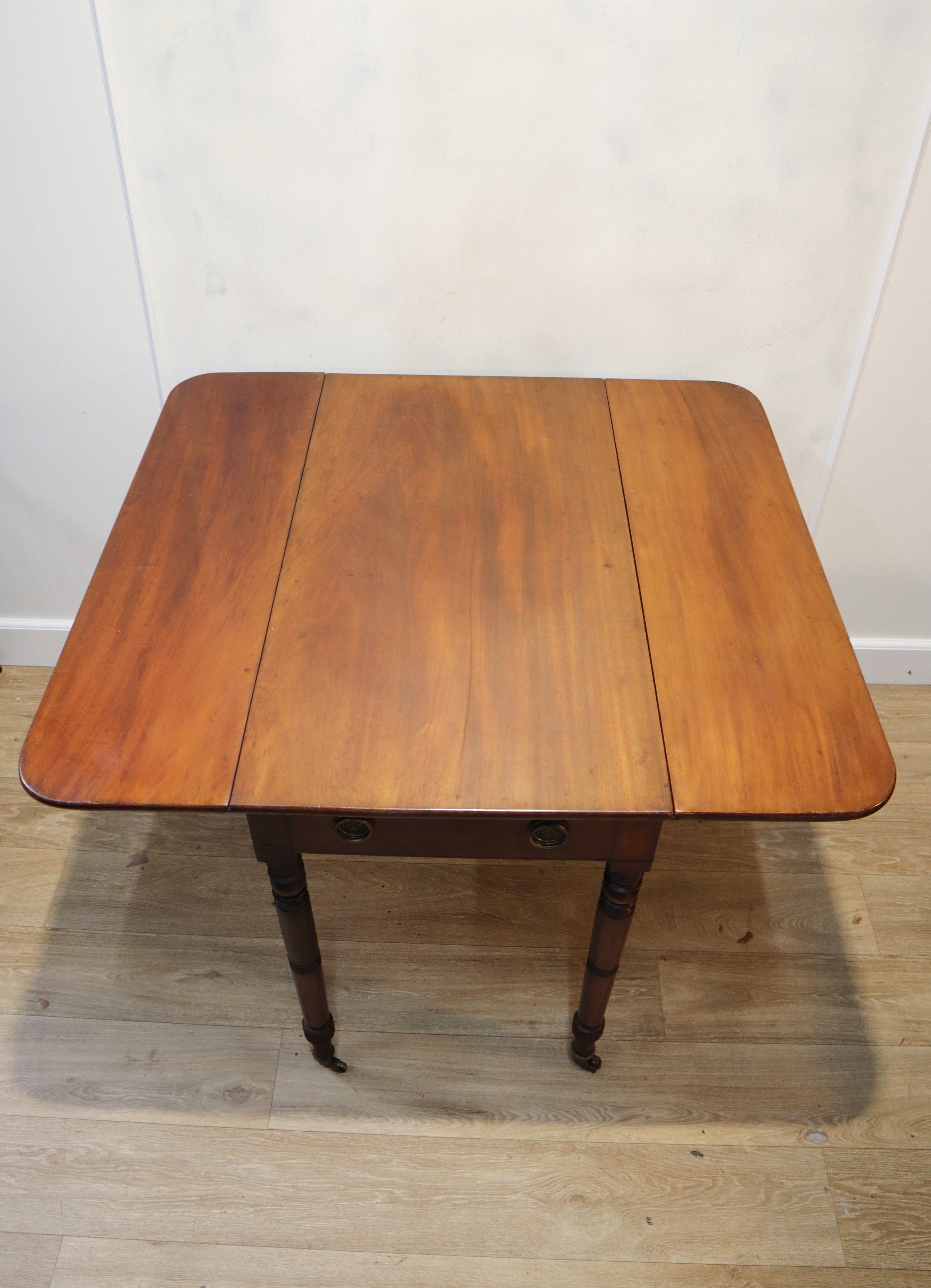 Antieke Engelse Pembroketafel, sidetable.