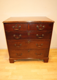 Antieke Engelse commode, 18e eeuw