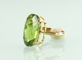 18 karaat gouden ring met grote 10 ct. peridot