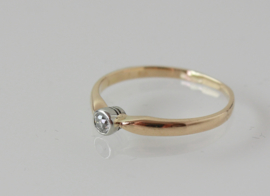 Antieke gouden solitairring met oudslijpsel diamant