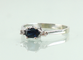 Witgouden ring met groenblauwe saffier en diamant