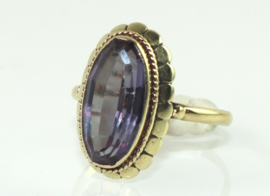 Vintage gouden ring met paarse saffier of spinel, jaren ‘70/’80.