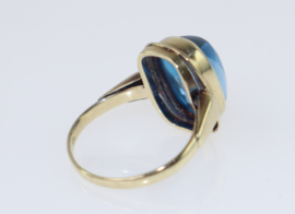 Antieke gouden ring met cabochon aquamarijn glas