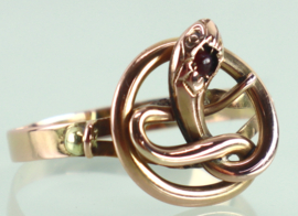 Antieke Franse gouden ring slang met granaat