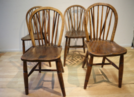 Vier antieke Windsorstoelen