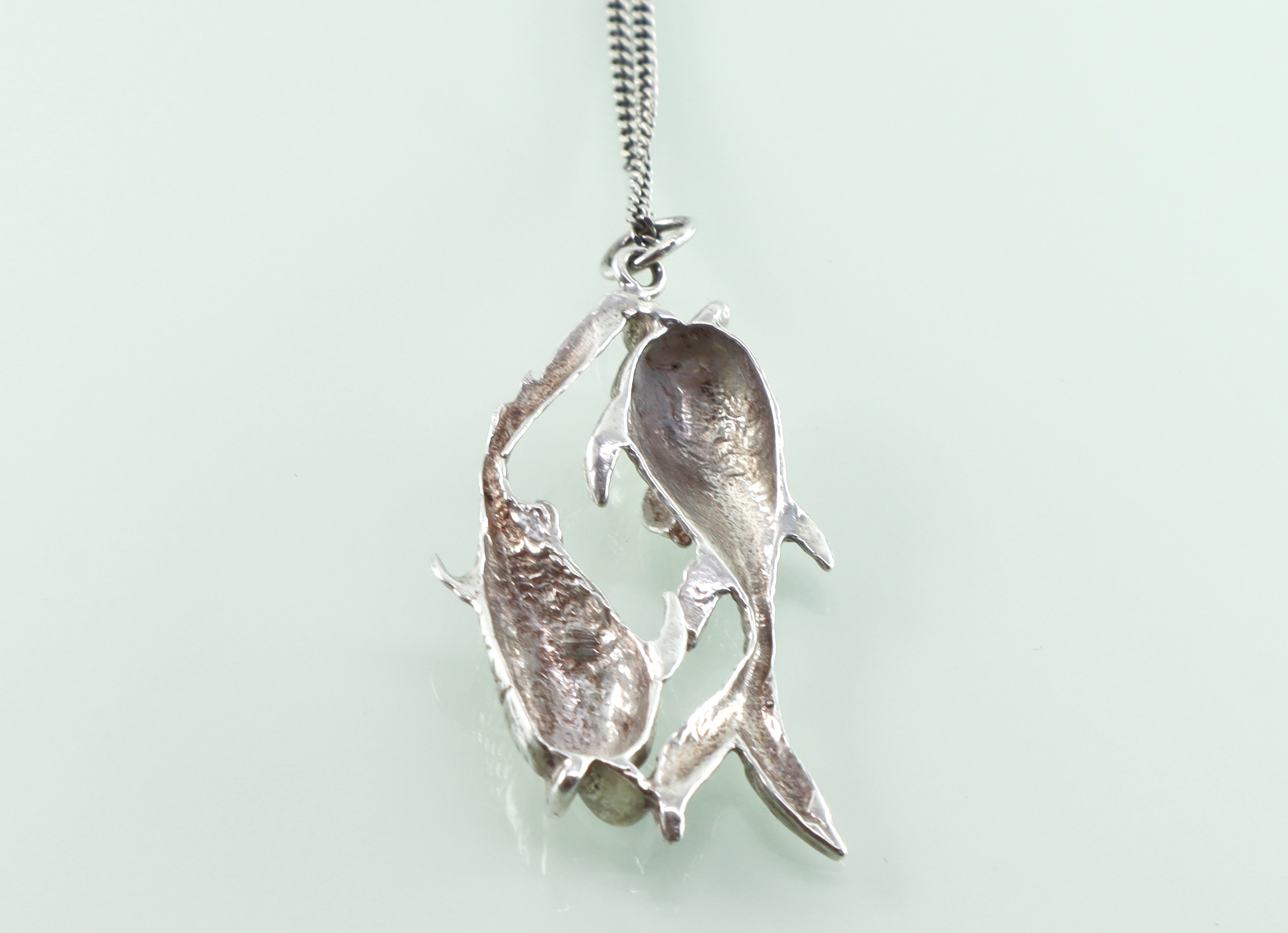 Grote vintage hanger vissen aan collier