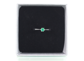 Vintage witgouden ring met smaragd