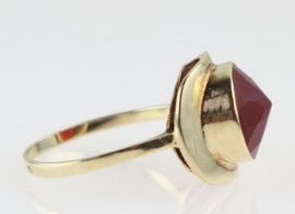 Vintage gouden ring met facet geslepen carneool