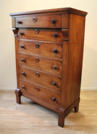 Antieke chiffonière met bureaugedeelte