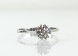 Witgouden ring, rozetring, met briljanten in de vorm van een bloem