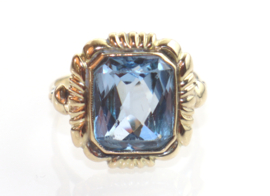 Vintage gouden ring met blauwe spinel